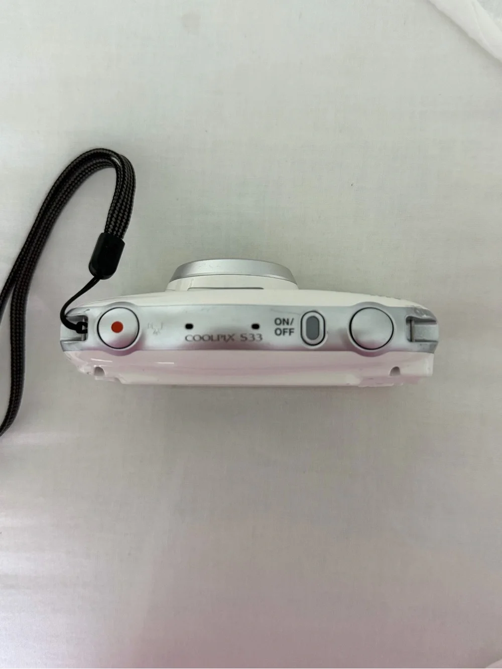 Nikon Coolpix S33 White Waterproof Compact Camera with Charger